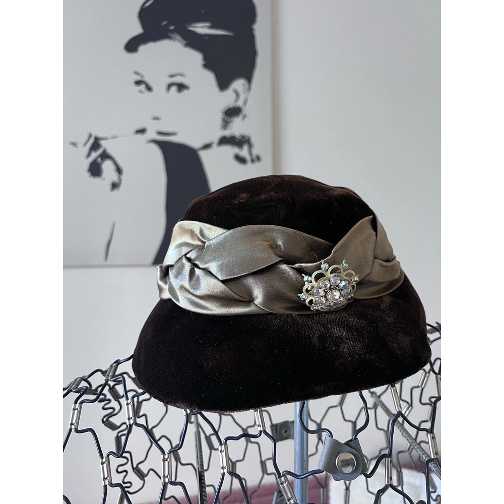 Vintage Brown Velvet Cloche Hat Braided Satin Band Rhinestone Brooch 1950s Style